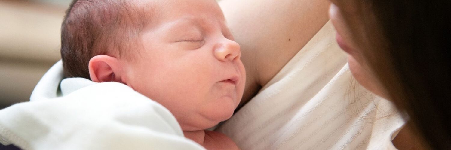 Babypflege Nabel, Haut und Baden richtig pflegen