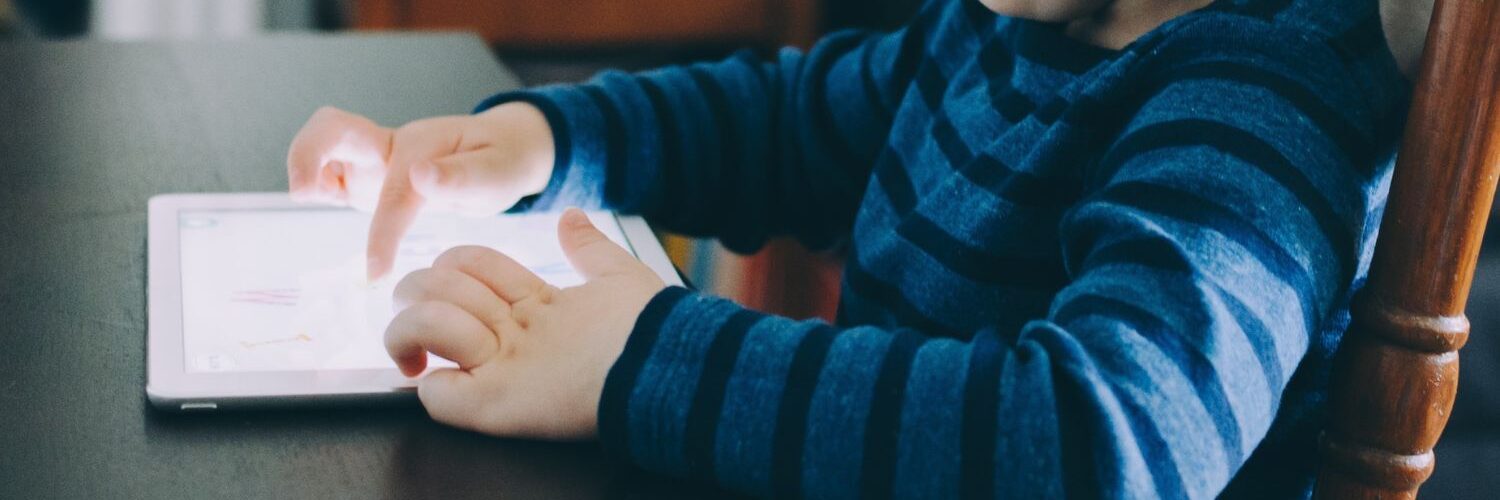 Bildschirmzeit bei Kleinkindern Empfehlungen und Alternativen